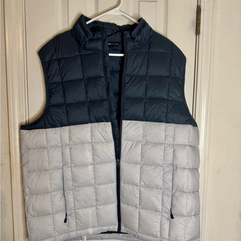 Swiss Tech Black and Gray Quilted Puffer Vest
